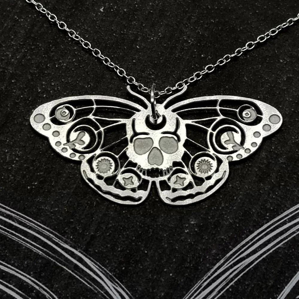 Death's Head Hawkmoth Dead Moth Silver Necklace - Picture 1 of 3
